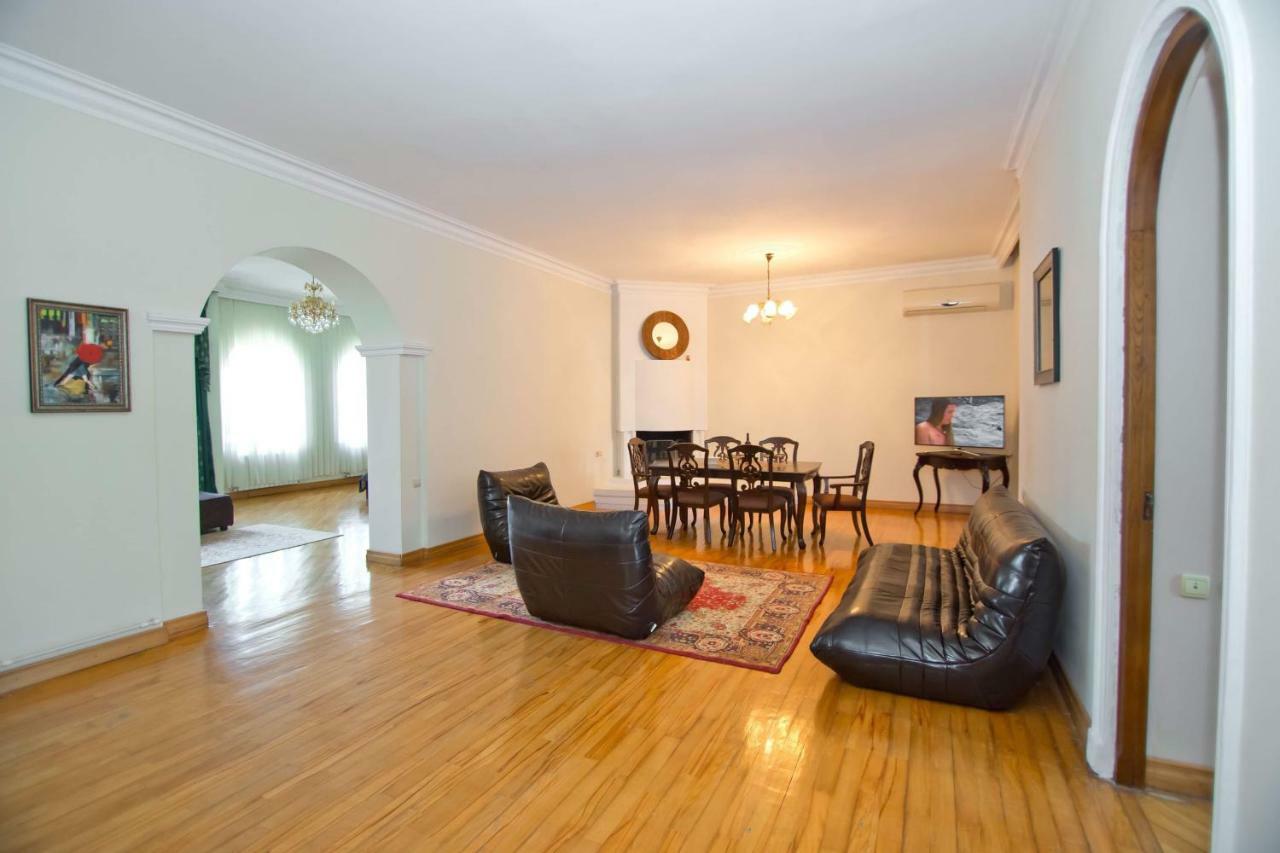 Apartment On Gorgiladze 25 Batumi Kültér fotó