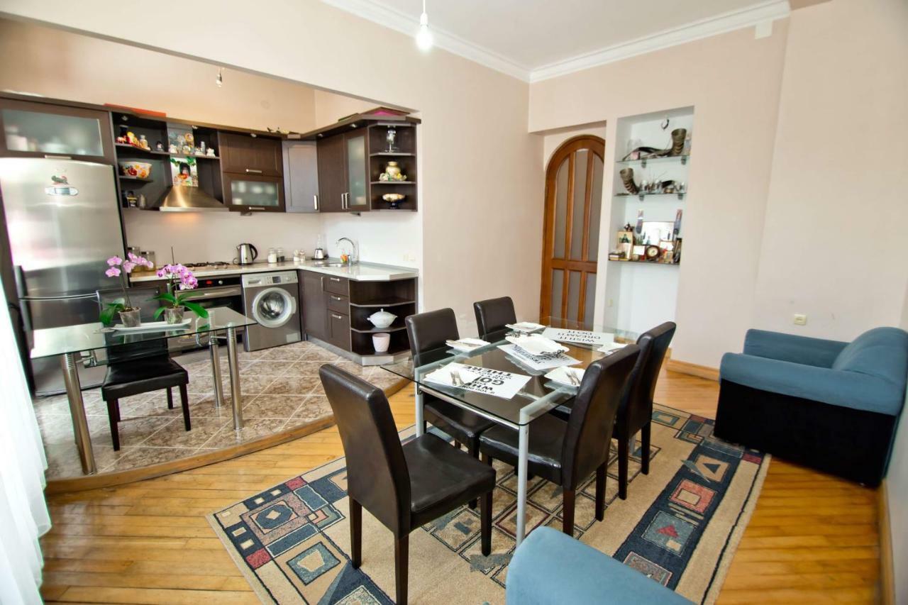 Apartment On Gorgiladze 25 Batumi Kültér fotó