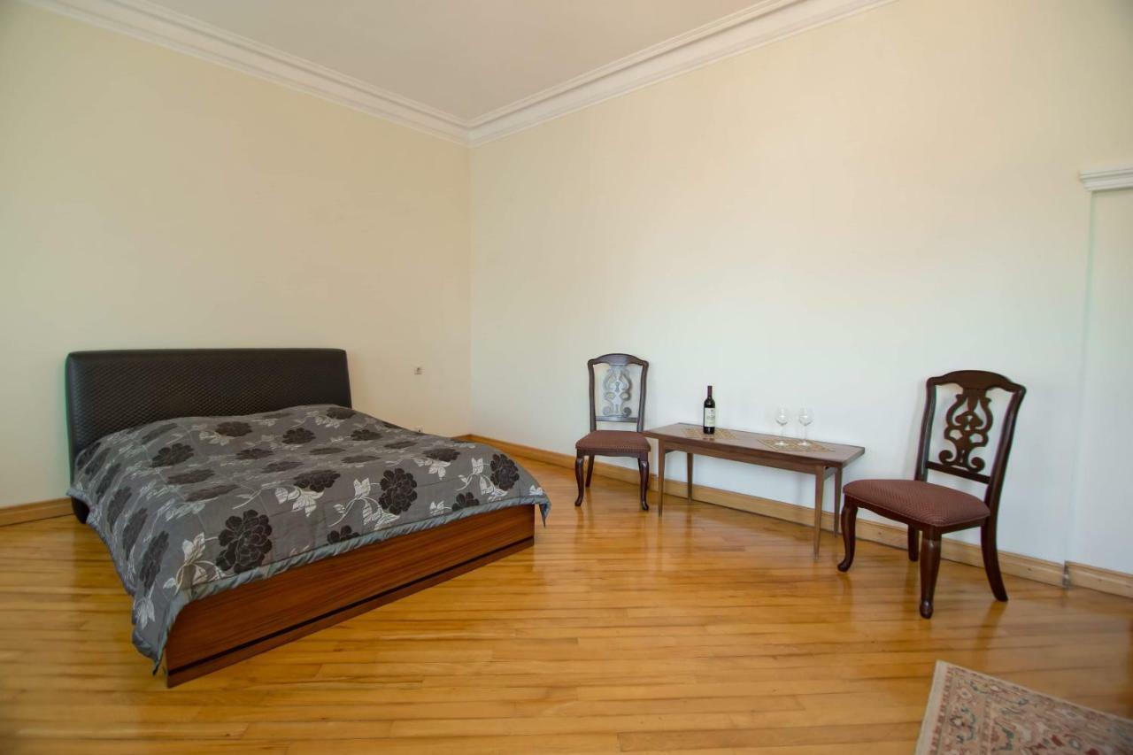 Apartment On Gorgiladze 25 Batumi Kültér fotó